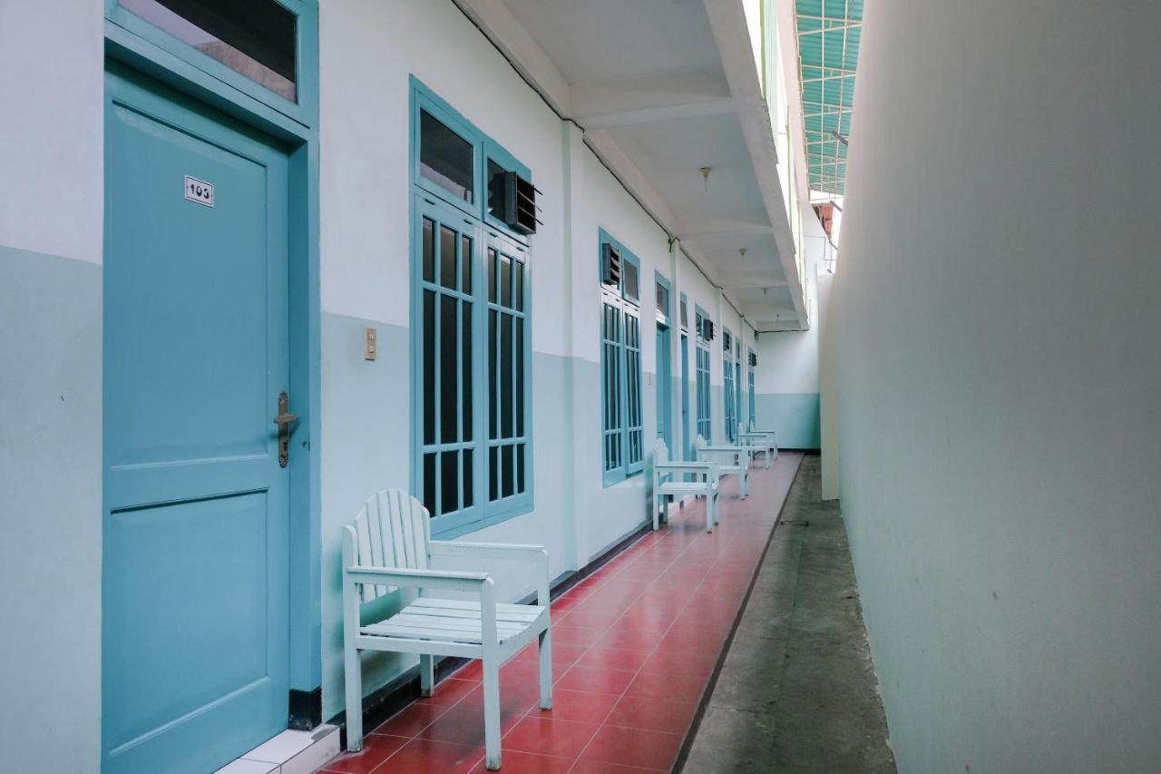 Hotel Taman Indah Мадиун Экстерьер фото