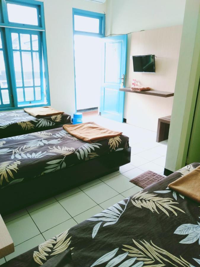 Hotel Taman Indah Мадиун Экстерьер фото