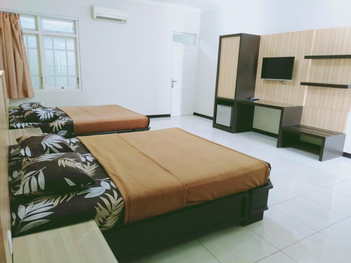 Hotel Taman Indah Мадиун Экстерьер фото