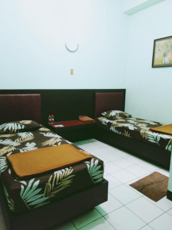 Hotel Taman Indah Мадиун Экстерьер фото