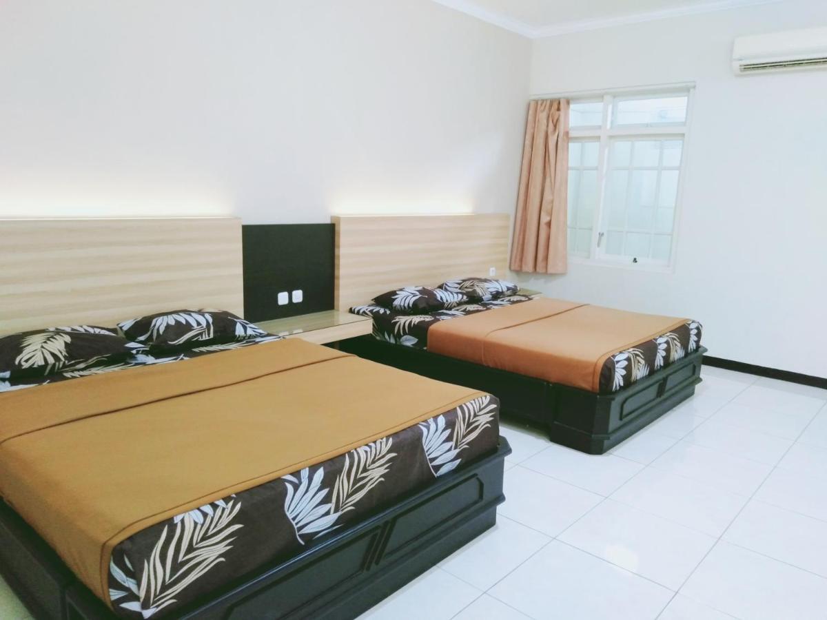 Hotel Taman Indah Мадиун Экстерьер фото