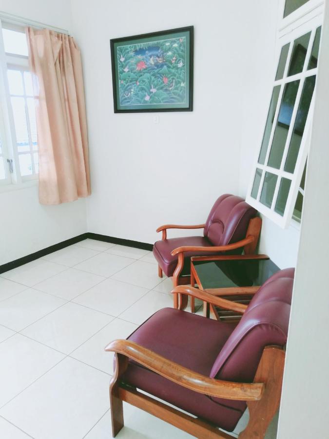 Hotel Taman Indah Мадиун Экстерьер фото