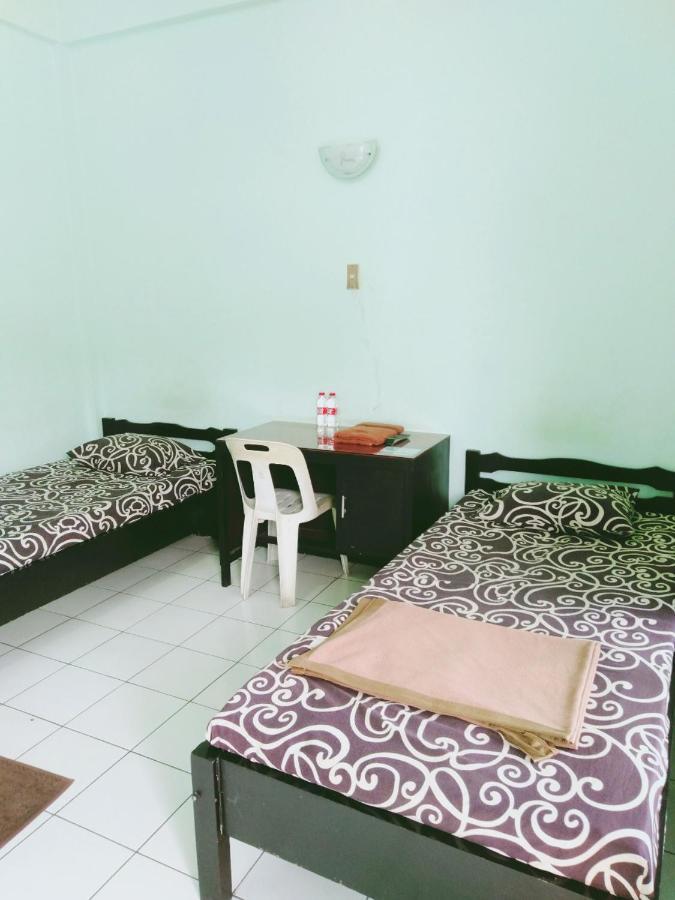 Hotel Taman Indah Мадиун Экстерьер фото