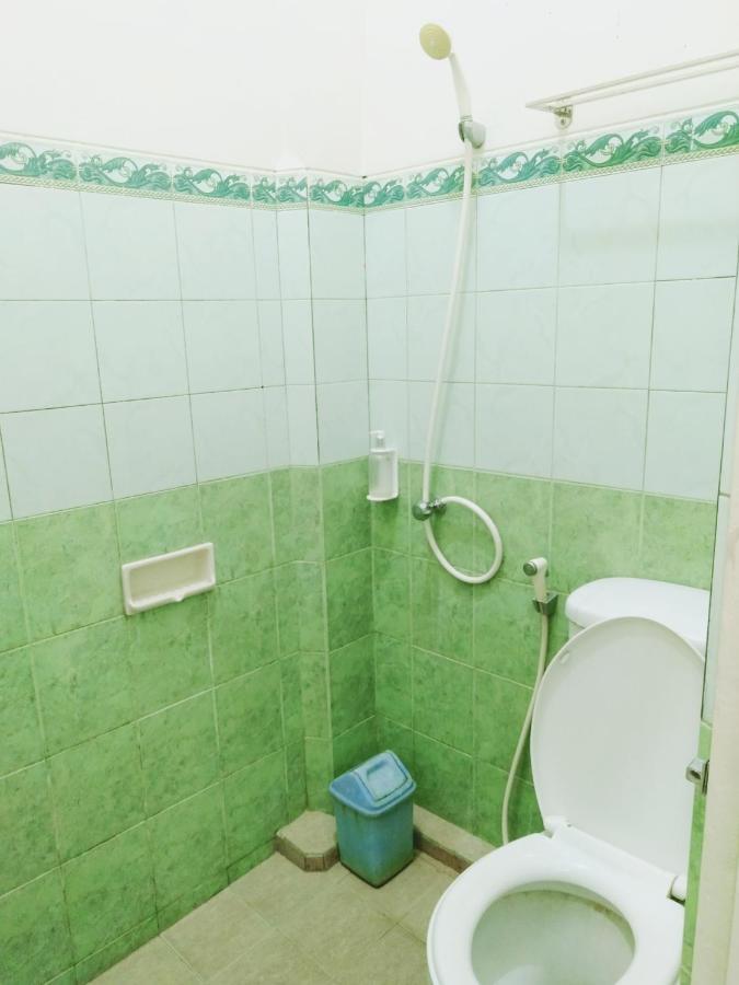 Hotel Taman Indah Мадиун Экстерьер фото