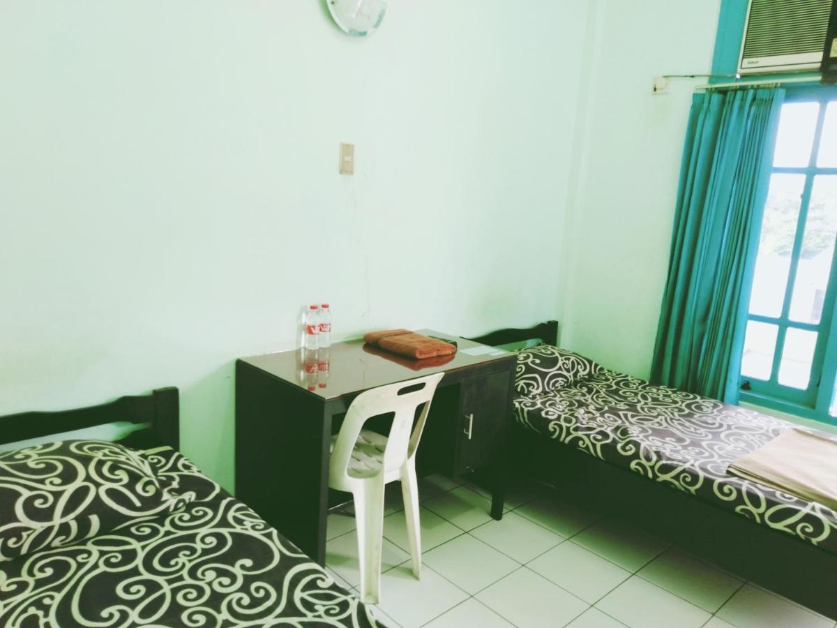 Hotel Taman Indah Мадиун Экстерьер фото