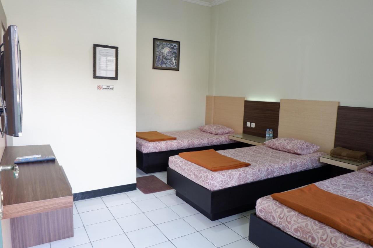Hotel Taman Indah Мадиун Экстерьер фото