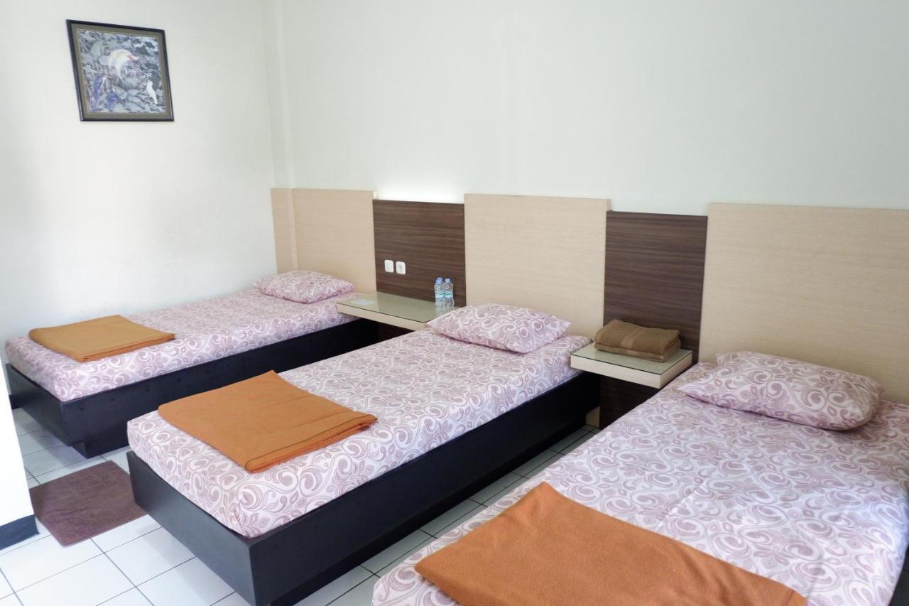 Hotel Taman Indah Мадиун Экстерьер фото