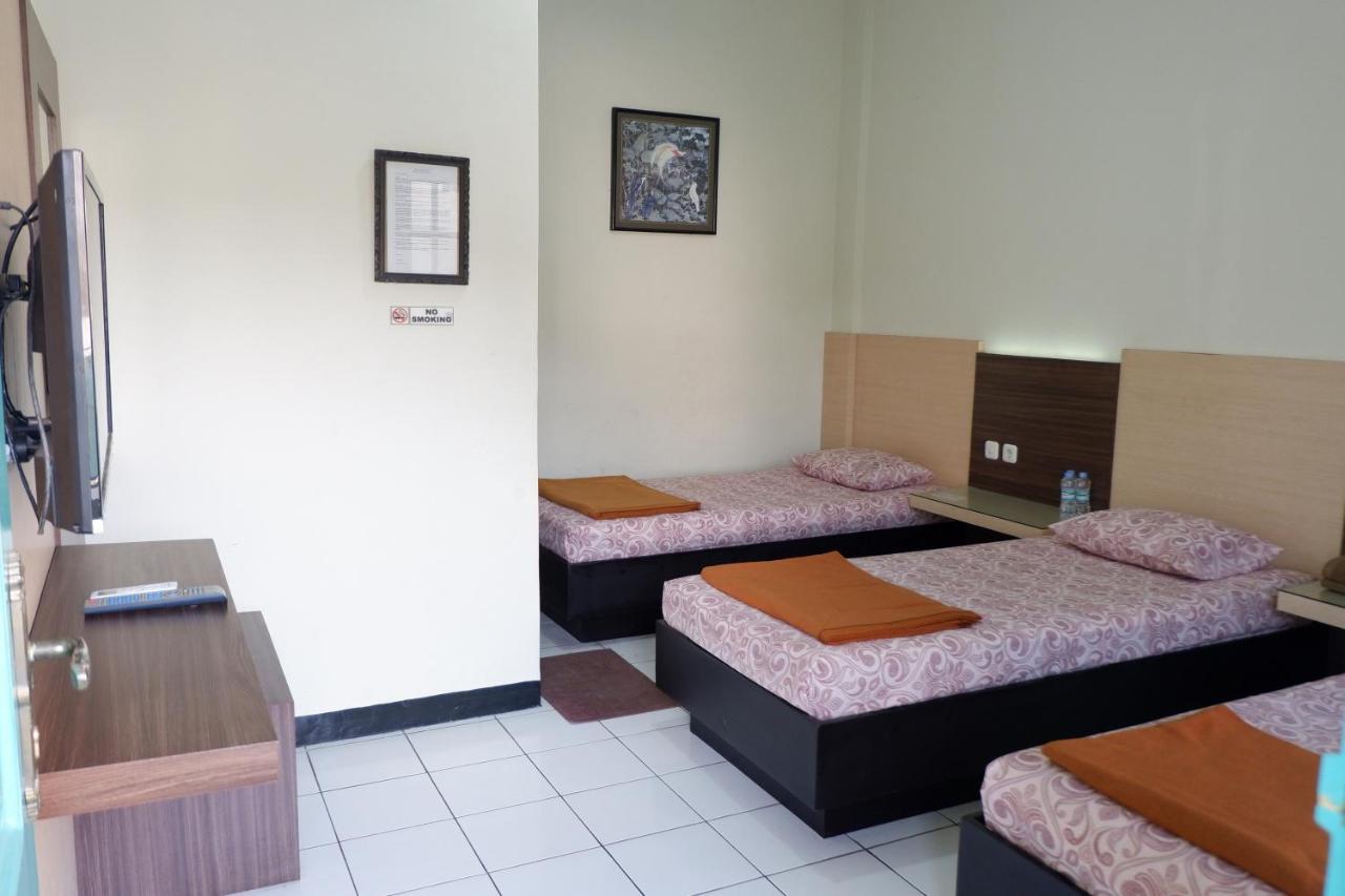 Hotel Taman Indah Мадиун Экстерьер фото
