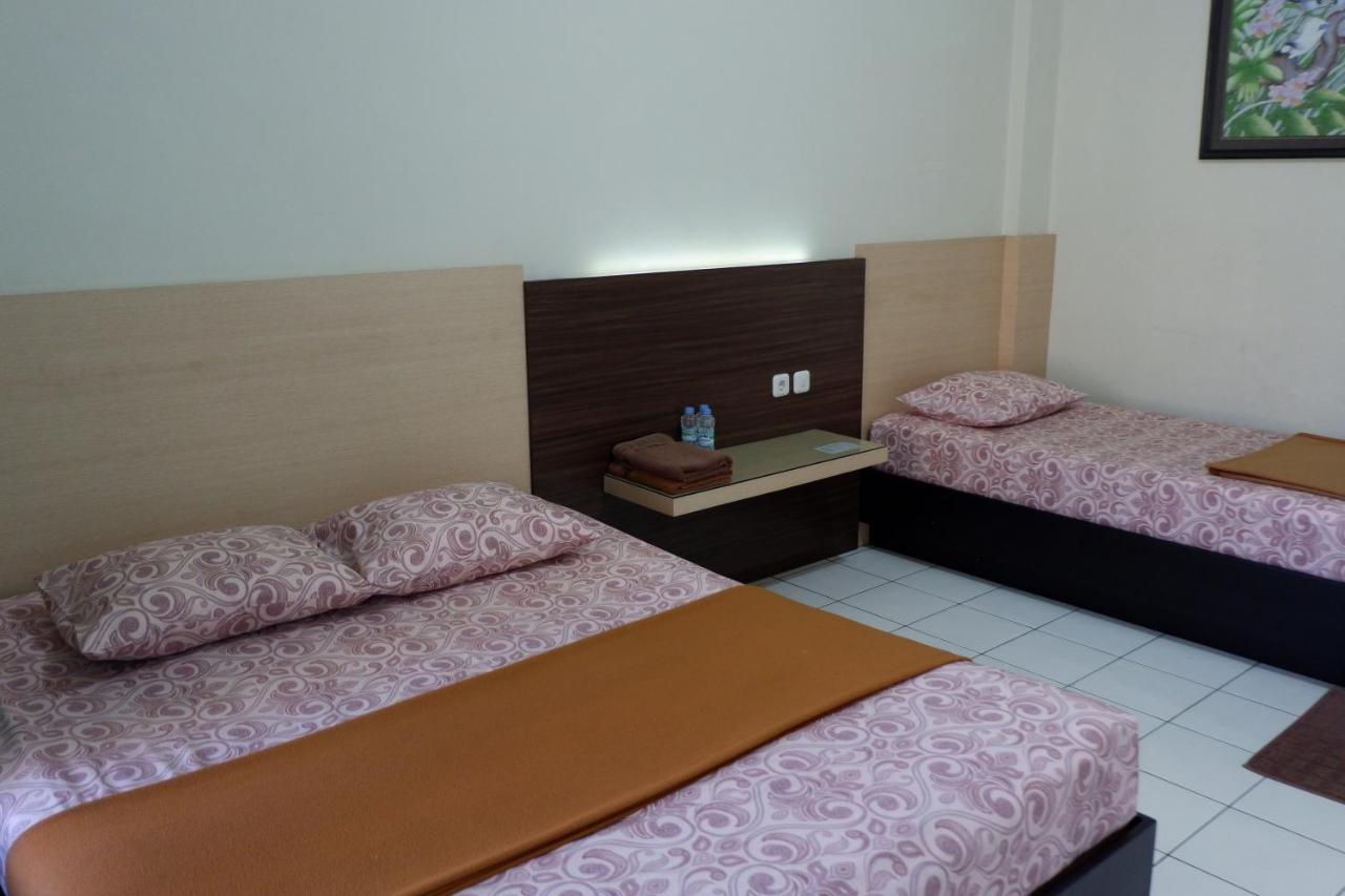 Hotel Taman Indah Мадиун Экстерьер фото