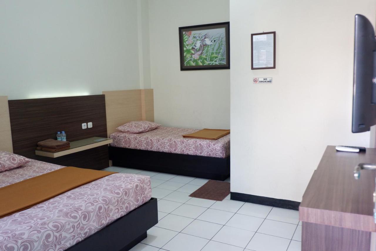 Hotel Taman Indah Мадиун Экстерьер фото