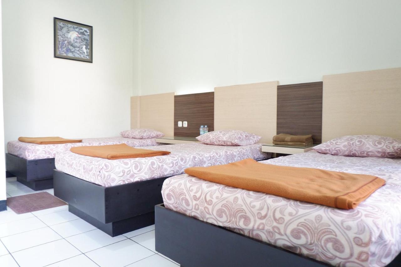 Hotel Taman Indah Мадиун Экстерьер фото