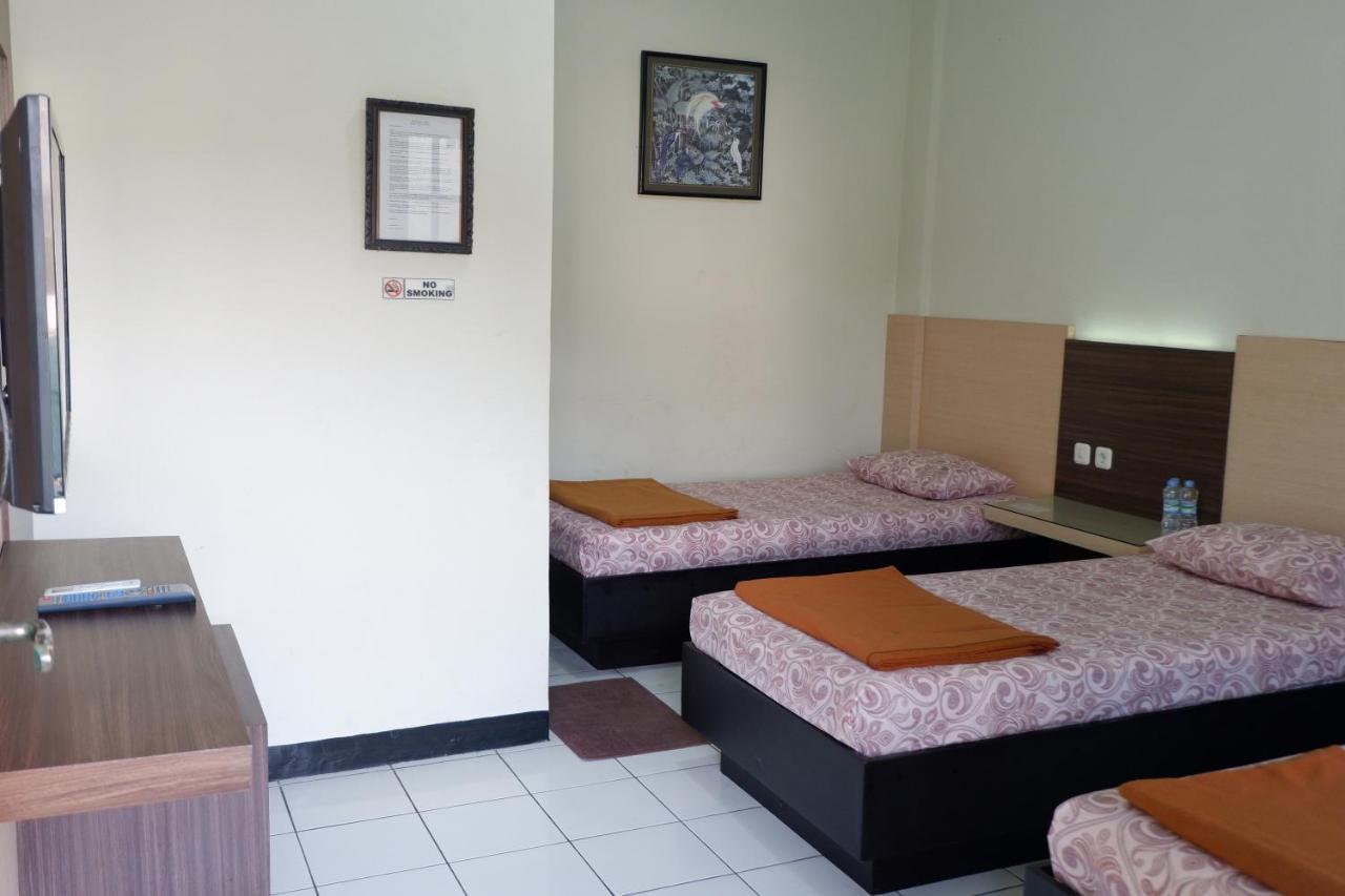 Hotel Taman Indah Мадиун Экстерьер фото