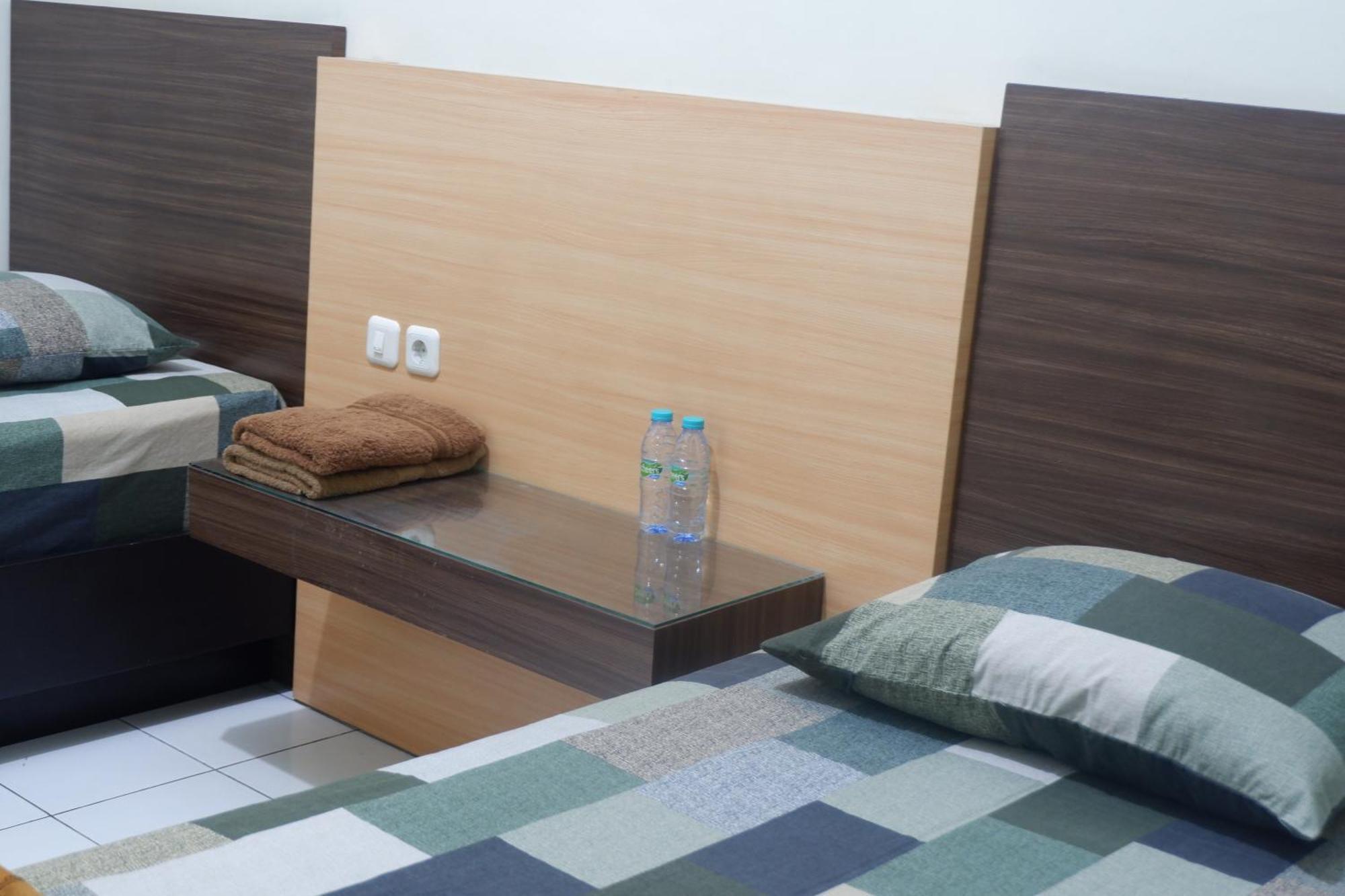 Hotel Taman Indah Мадиун Экстерьер фото