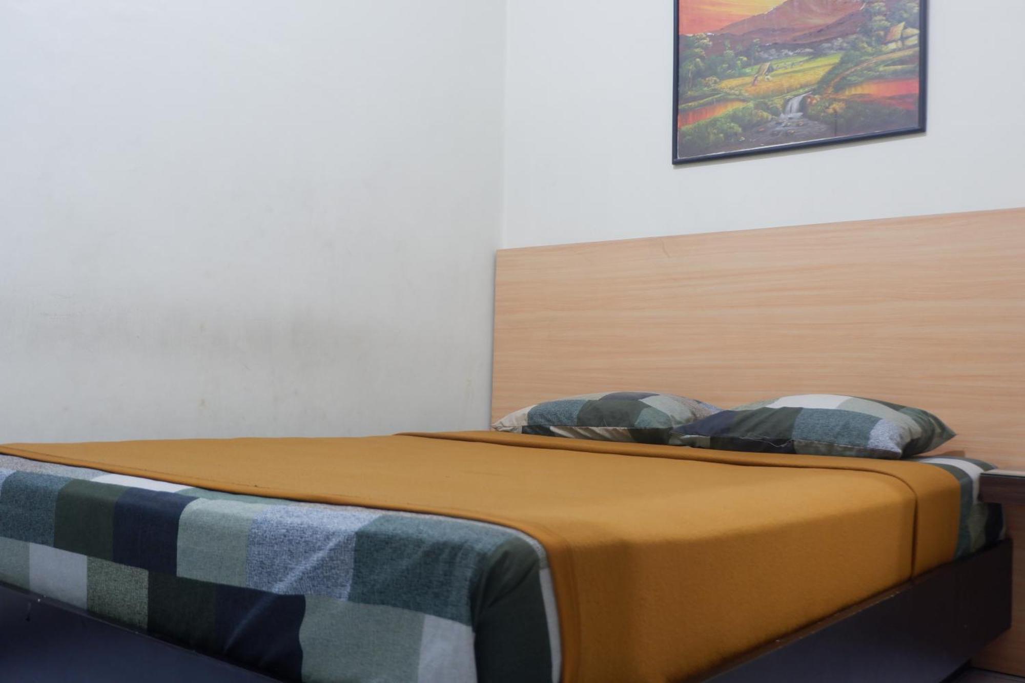 Hotel Taman Indah Мадиун Экстерьер фото