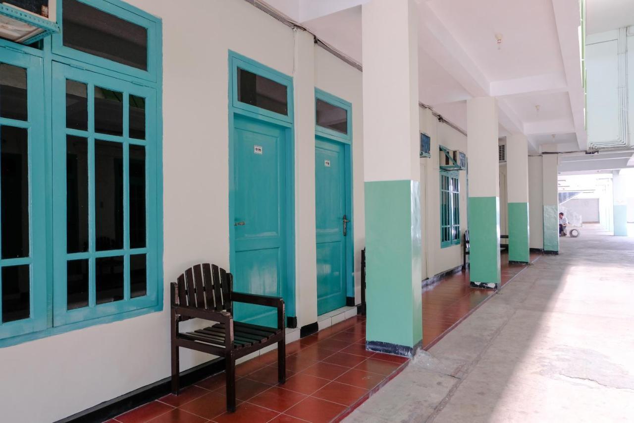 Hotel Taman Indah Мадиун Экстерьер фото
