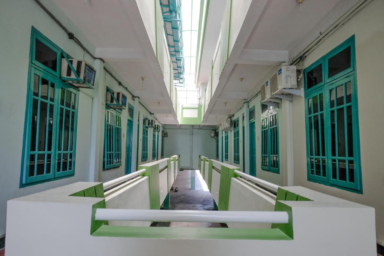 Hotel Taman Indah Мадиун Экстерьер фото