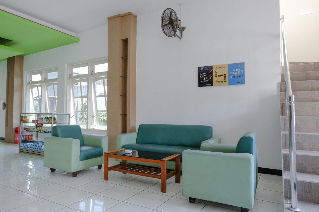 Hotel Taman Indah Мадиун Экстерьер фото