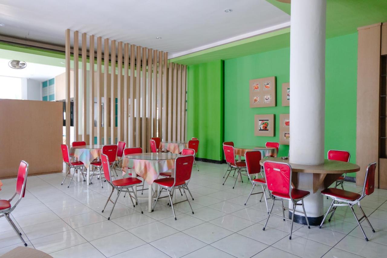 Hotel Taman Indah Мадиун Экстерьер фото