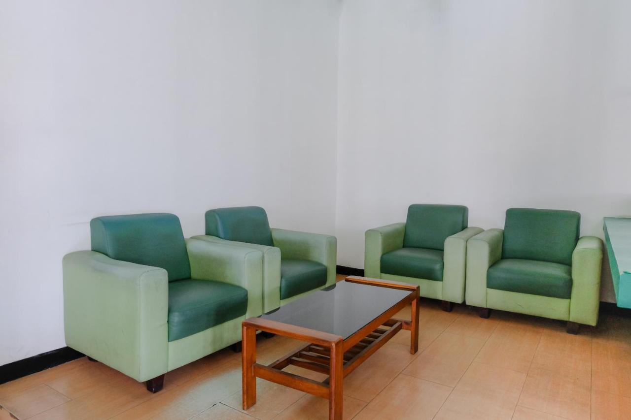 Hotel Taman Indah Мадиун Экстерьер фото